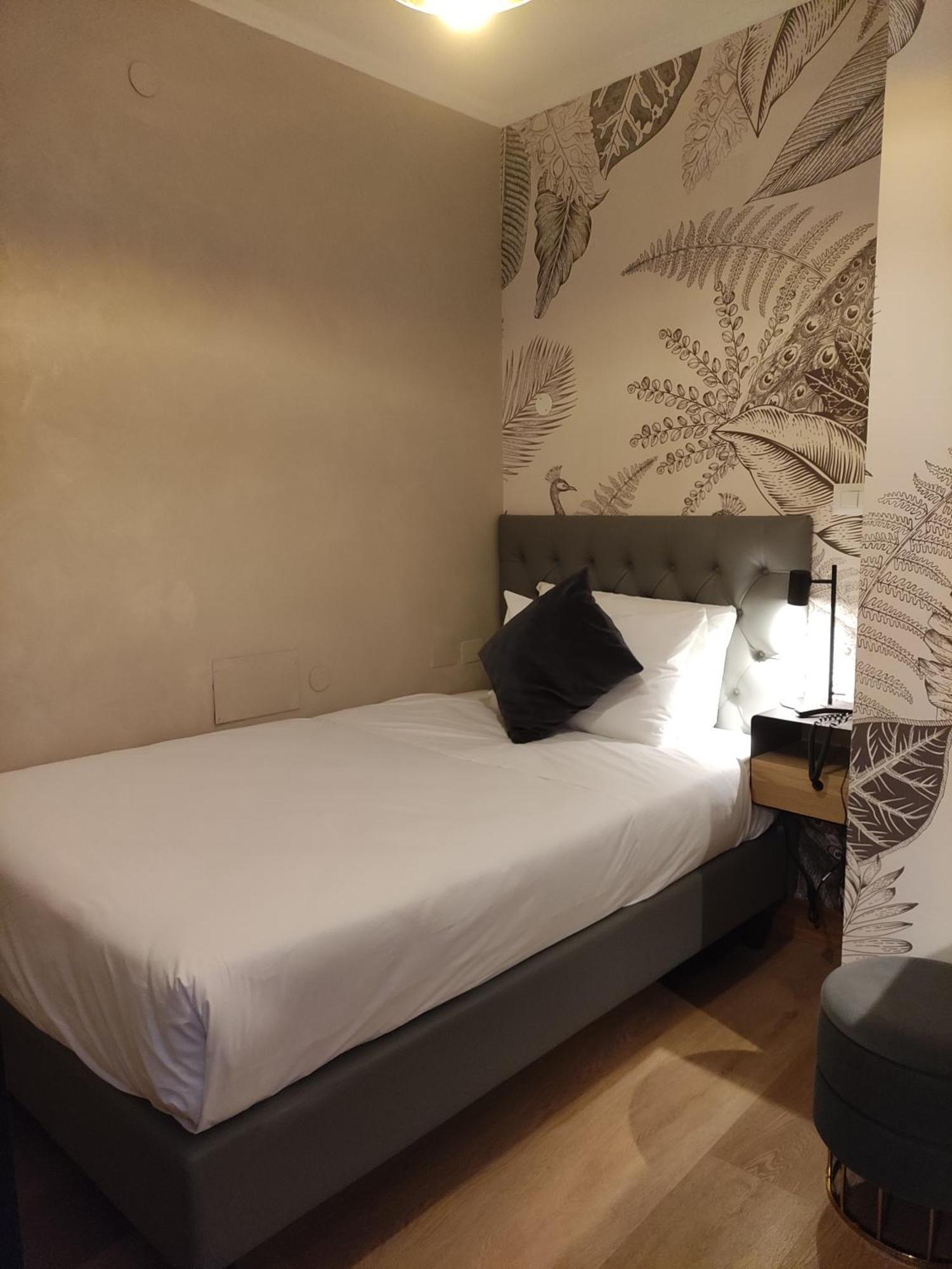 White Hotel Rom